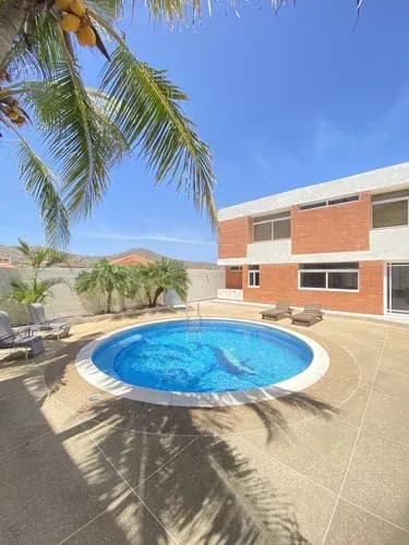 Casa Vacacional En Urbanización Paraíso I
