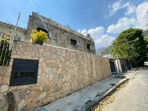 Impresionante Casa De 3 Niveles Ubicada En Calle Cerrada En Venta San Bernardino Mls #26-14367