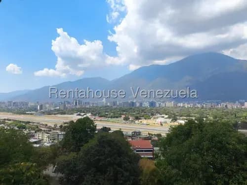 Lomas De Chuao !! Venta Estupendo Apartamento Piso Bajo, Hermosa Vista Al Ávila, Muy Bien Conservado, 155 M2, 2 Hab., 2 Baños, 2 Pe, Área Servicio, Pozo De Agua. Imperdible Oportunidad De Inversión !!