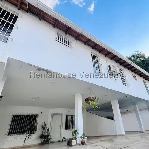 Townhouse En Venta En El Limón Maracay 26-3817 Irrr