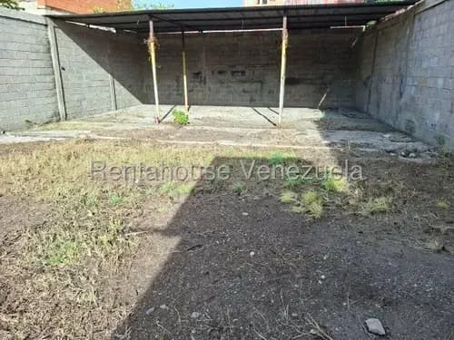 Amplio Terreno En Venta En Pleno Centro De Barquisimeto, Cód. 26-8581, Maritza Lucena, Ideal Para Construir O Invertir En Zona De Alto Movimiento Comercial.