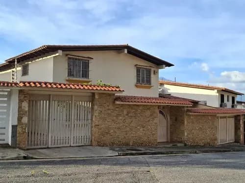 Los Naranjos Del Cafetal Calle Privada Con Vigilancia Y Cámaras Hermosa Vista 400mts 7habitaciones6 Baños 4 Puestos Excelente Terraza Con Jardín