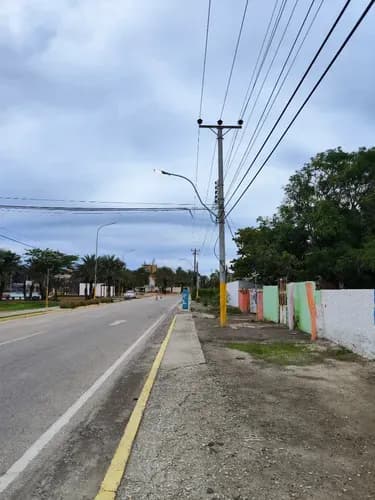 Terreno Con Bienhechuria En La Via Principal El Yaque