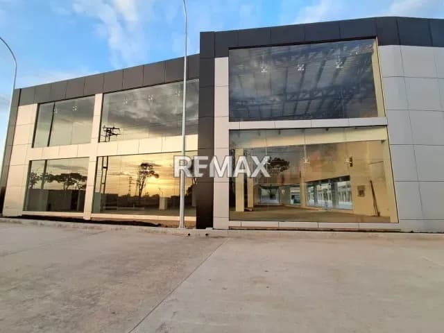 AMPLIO LOCAL COMERCIAL EN VENTA, CON EXHIBICION AL FRENTE, 1.547 m2 OBRA BLANCA, C.C. TIPURO CENTER MATURIN-MONAGAS