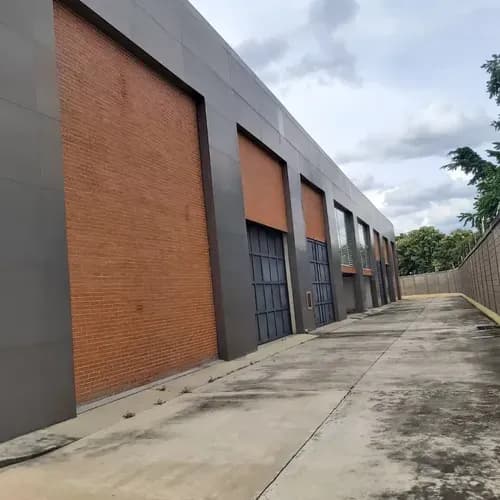 Frank Redondo Group Vende Complejo Industrial De Galpones Y Oficina En Zona Industrial El Recreo, Valencia. Solo Clientes