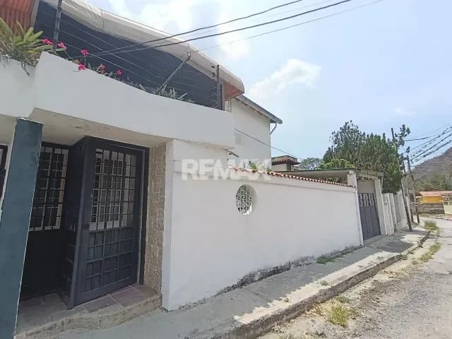 Casa, Calle El Dique Avenida Principal El Castaño