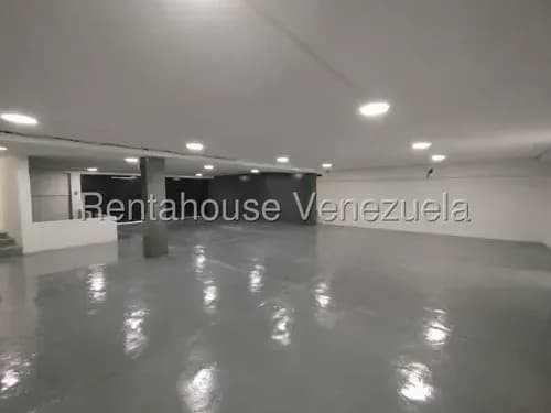 Abella2516167 Bello E Impecable Local Comercial Ubicado Estrategicamente Cuenta Con Excelente Tránsito Peatonal Y De Vehiculos, Diversos Comercios Ideal Para La Comercialización De Diversos Rubros