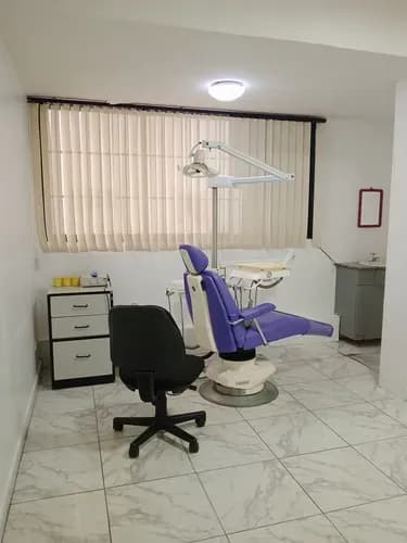 Se Alquila Local Para Consultorio De Odontología En La Candelaria - Caracas
