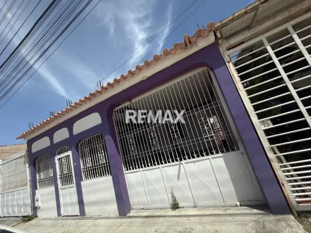 CASA EN VENTA EN TESORO DEL INDIO GUACARA