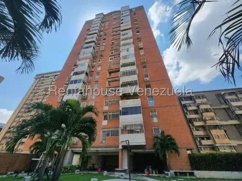 Apartamento Totalmente Remodelado Con Balcón Integrado La Candelaria 26-21760