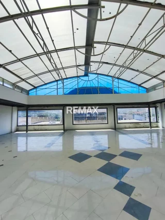 En venta local de 9 metros cuadrados en obra gris ubicado en la Zona centro de San Mateo