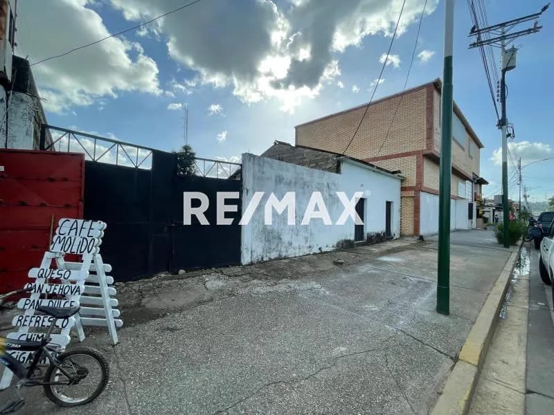 En Venta Terreno con Casa ubicado en Guanare, Av. Unda entre Av. Simon Bolivar y Carrera 14, Guanare, Portuguesa, Venezuela