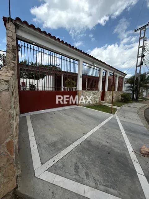 Se vende Casa en esquina, Urb Corinsa Cagua