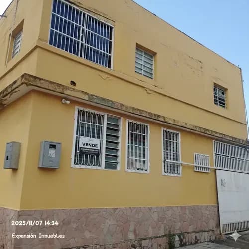 Vendo Casa De 2 Plantas En Esquina, En Naguanagua A Dos Cuadras De La Av Universidad. Jmgb