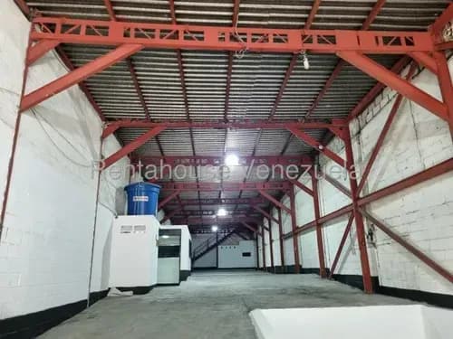 Galpón / Depósito Industrial ( 2 Niveles / A Pie De La Avenida Principal ) Venta La Yaguara Mls - 26-19426