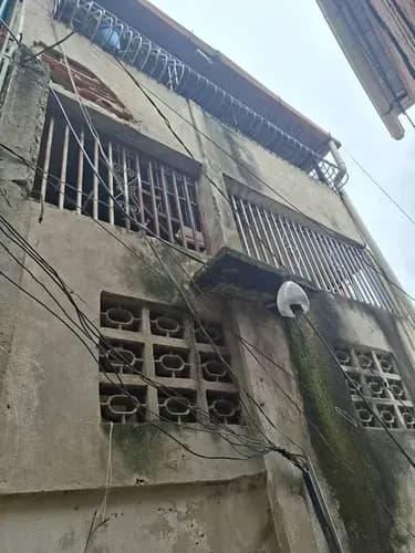 Se Vende Casa Multifamiliar En Los Magallanes De Catia,, Totalmente Para Remodelar