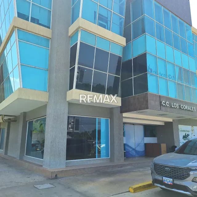 LOCAL COMERCIAL EN ALQUILER EN C.C. LOS CORALES, LECHERIA