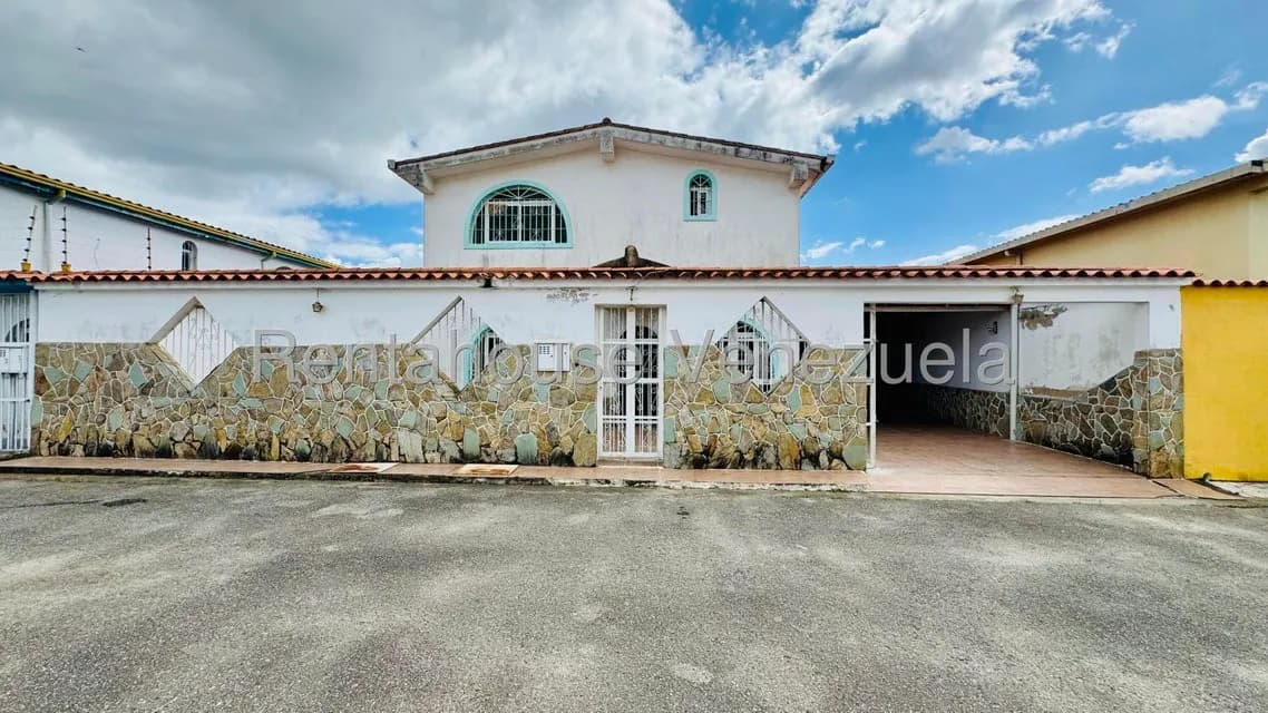 Casa (Duplex) en Alquiler en La Mora I, Aragua