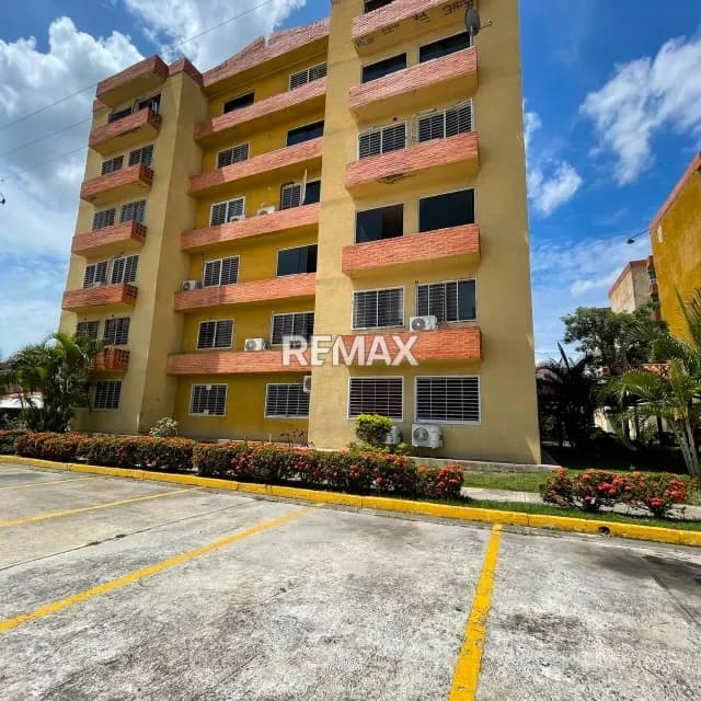 Descubre este amplio y cómodo apartamento de 85 m² en el exclusivo Conjunto Residencial La Abadía (Etapa 4).