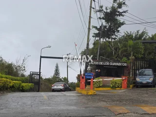 VENTA DE CASA EN DESARROLLO EN ALTOS DE GUAYABITO, MUN. EL HATILLO