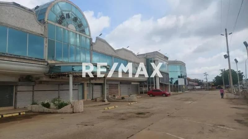 LOCAL COMERCIAL EN VENTA EN CC OGARET