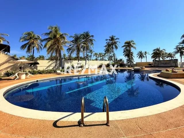 VENDE ACOGEDOR APARTAMENTO PLANTA BAJA EN EL CONJUNTO COSTA BRAVA, TUCACAS.