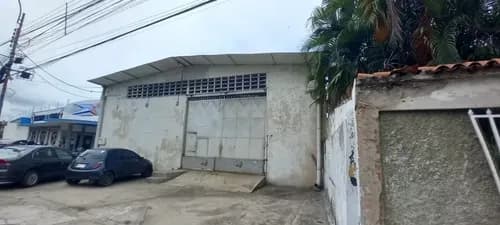 Venta Oportunidad Amplio Galpón Av. Bolívar , Consta De 740mts2, Terreno Propio, Maracay Estado Aragua 022js