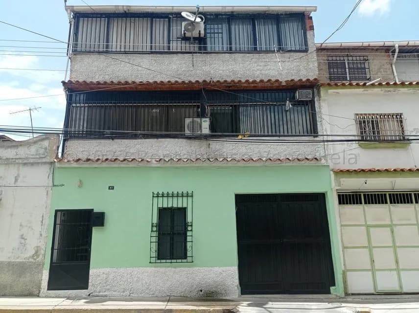 Casa (Multipes Niveles) en Venta en Centro, Aragua