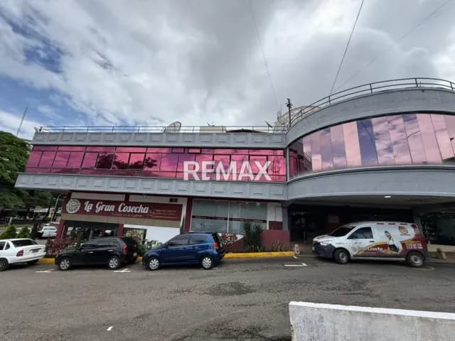 Local en venta en el Centro Comercial del Este Av. 19 de abril