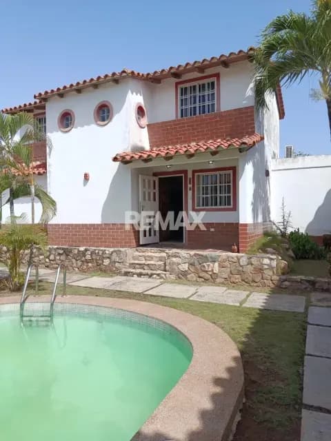 TOWN HOUSE EN VILLA VICTORIA, AGUA DE VACA, MUNICIPIO MANEIRO