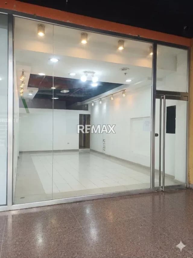 LOCAL COMERCIAL EN ALQUILER C.C PARQUE ARAGUA