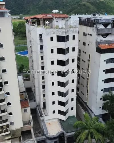 Apartamento En Venta En Urbanización La Soledad Maracay 227 Metros Cuadrados 3 H 5 Baños 3 P Planta Eléctrica Pozo De Agua Nela 26-6704