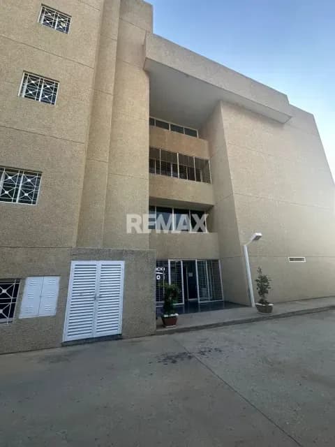 Oficinas en Alquiler Edificio 2001 Av. El Milagro