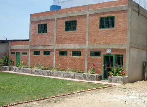 Jeannet G Vende Galpón En La Zona Industrial El Recreo Valencia