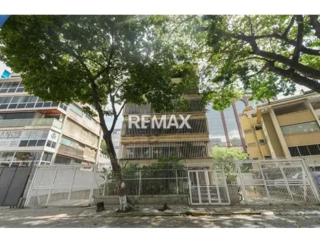 Edificio comercial y residencial en venta en Las Mercedes
