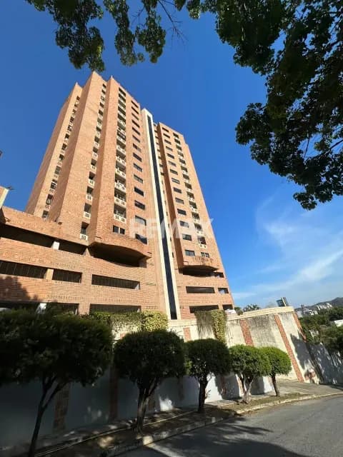 Apartamento para remodelar a tu gusto, Residencias Colinas del Parral.