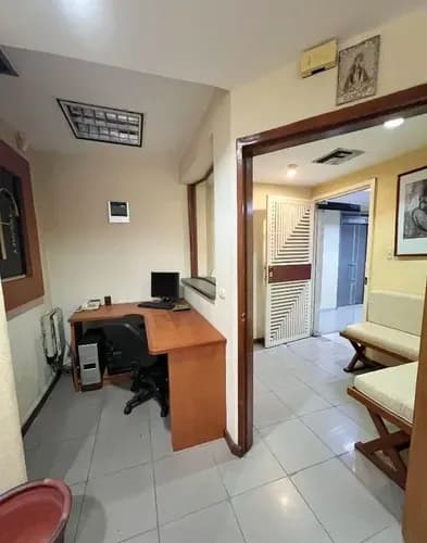 Ez Platinum Solo Clientes *oficina En Venta En El Viñedo Amoblada Con Exclusividad* Área: 117,60 Mts - 1 Salón De Recepción - 1 Área De Secretaria - 1 Salón De Conferencias/biblioteca - 4 Cubícul