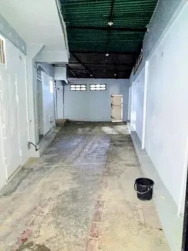 Dh Ofrece Local En Alquiler Flor Amarillo Valencia A Pie De Calle Alto Transito En Zona Comercial