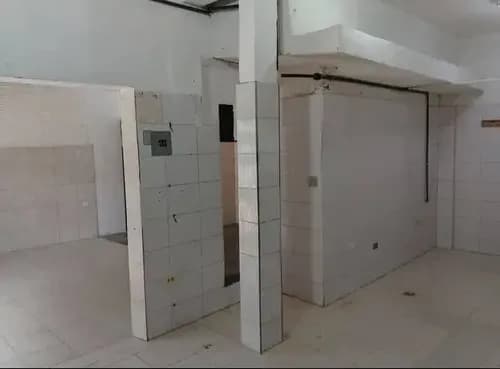 Local En San Diego La Esmeralda Via Principal Fácil Acceso 60.30 Metros Cuadrados Luz 110-220 Mesa De Trabajo Con Lavamanos Un Baño Amplio Y Espacioso Canon 300$ 1 Mes Depósito 1 Mes Adelanto 1