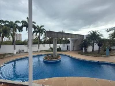 BELLO Y PRACTICO APARTAMENTO EN EL SECTOR DUMAR, COSTA AZUL, PORLAMAR
