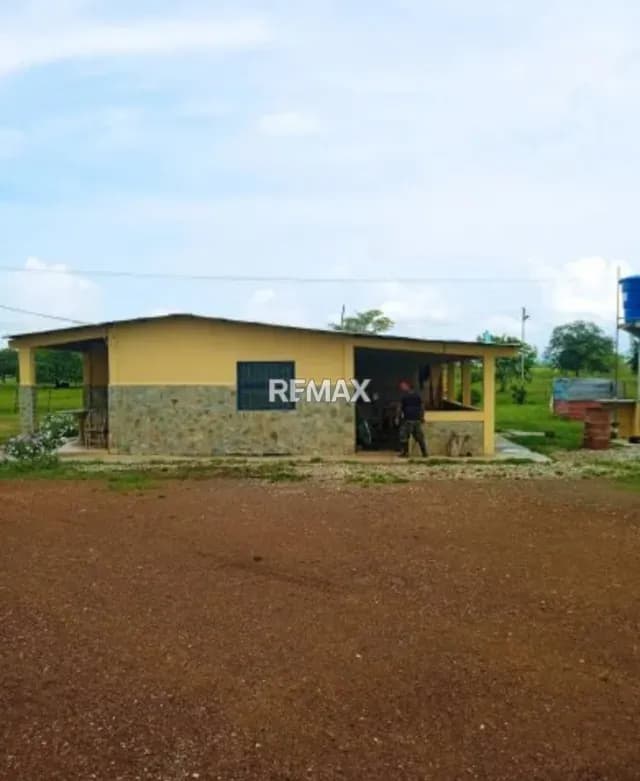 Venta de Finca 450 ha con todo incluido Tinaco Edo. Cojedes
