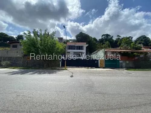 (cliente Directo) Venta 26-13525 Monumental Quinta De Diseño Fruto Vivas, Con 7 Habitaciones, 7 Baños, 4 Puestos De Estacionamiento, 2 Jardines Y Manantial Propio De Agua En Prados Del Este.