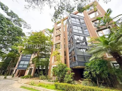 Oportunidad Única En La Castellana. Espectacular Apto, 2 Nivel Entrada Por El 1er Piso Y Pb. Descubre El Lujo Y La Comodidad En Este Espectacular Apto. Ubicado En Una De Las Mejores Zonas De Caracas.