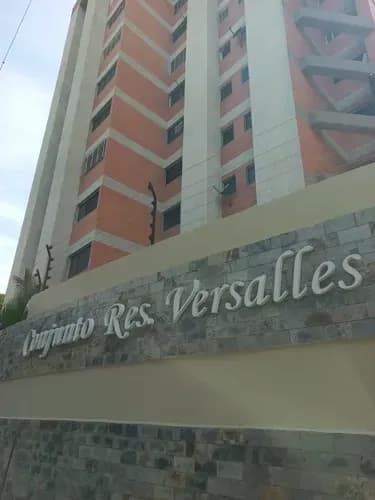 En Venta Apartamento Urb. San Jacinto Resd. Versalles Maracay