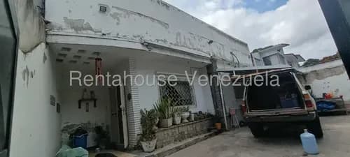 Disponemos De Esta Casa Para Alquiler En Calle Comercial Y Residencial, Adaptable Para Oficina Y Algunas Areas Comerciales Y Emprendimientos Dependiendo De Su Estructura En Santa Monica Mls #26-15828