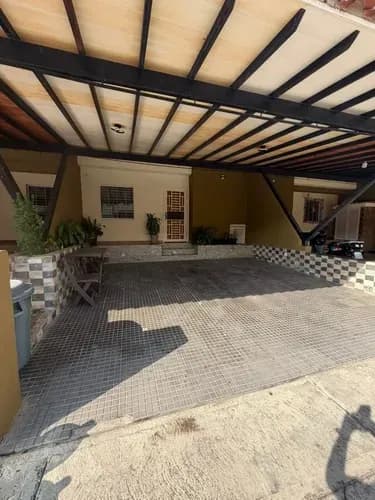 Se Vende Town House, Remodelado En Conjunto Residencial Villas San Rafael, San Diego. 3 Habitaciones Amplias. (dos Con Baño Privado). 3 1/2 Baños Modernos. 2 Puestos Techados Gavip