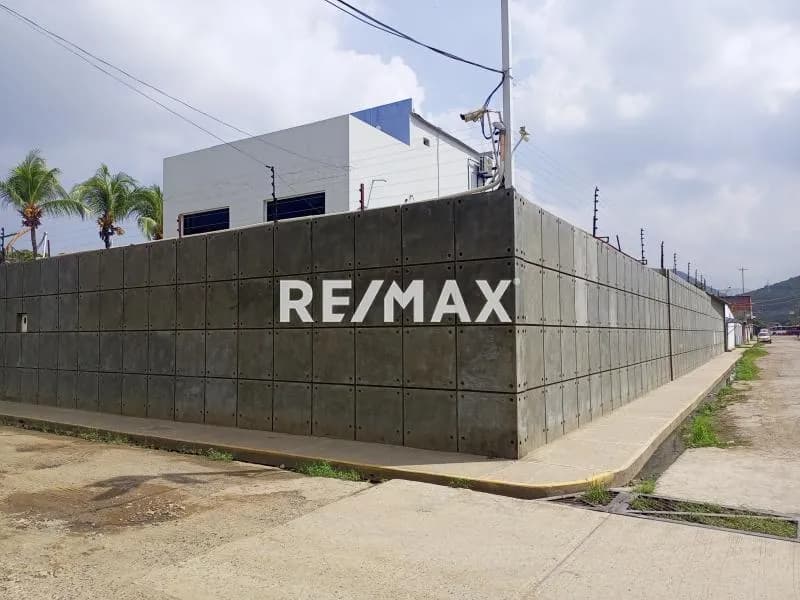 Se vende local comercial en el Sector Barrio Sucre de Barcelona