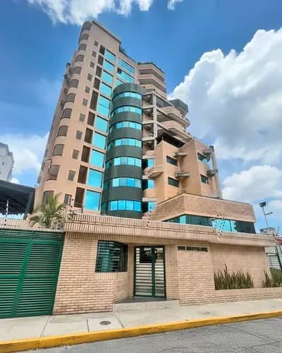 Apartamento En Venta Urb. La Soledad, Maracay - 120 Mts. Con Opcion A Otra Habitación