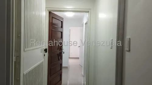 Yb Se Ofrece En Alquiler Apartamento Remodelado En La Alta Florida #26-16397