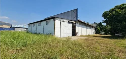 C-7554. Alexora Vende Con Financiamiento Excelente Galpón Y Terrenos De 9806 M2, Estrategicamente Ubicados En Zona Industrial Castillito, Al Lado De C.c. Metrópolis.